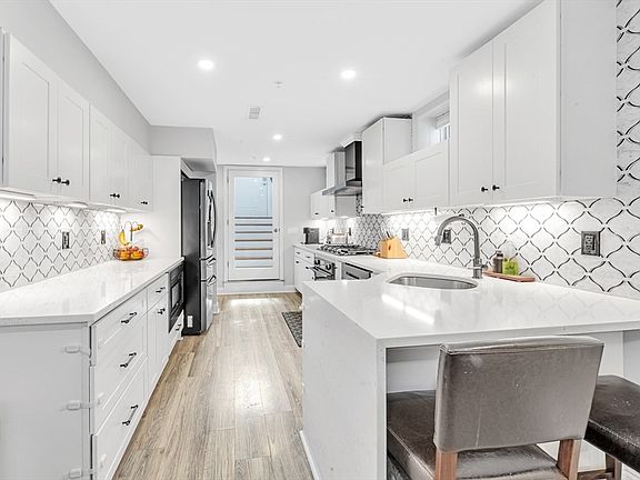 5th image of 222 Roslindale Ave Floor 1