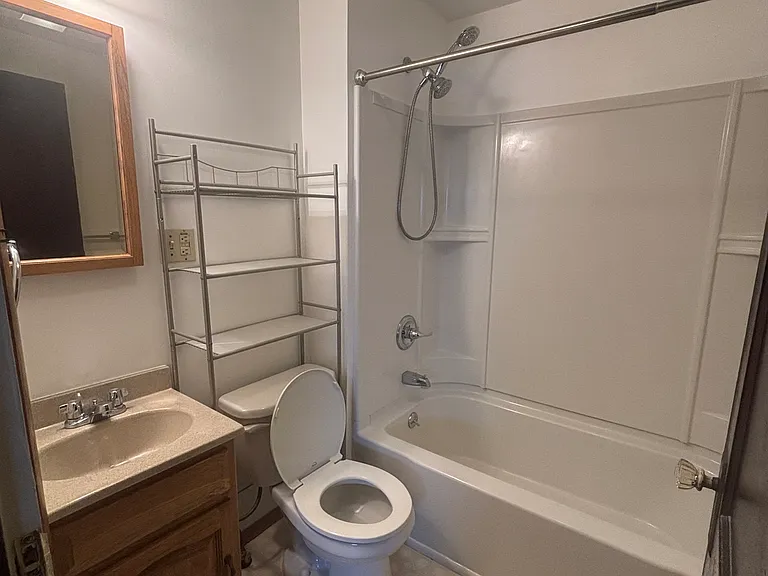 1225 W 8th St #1 — Photo 5