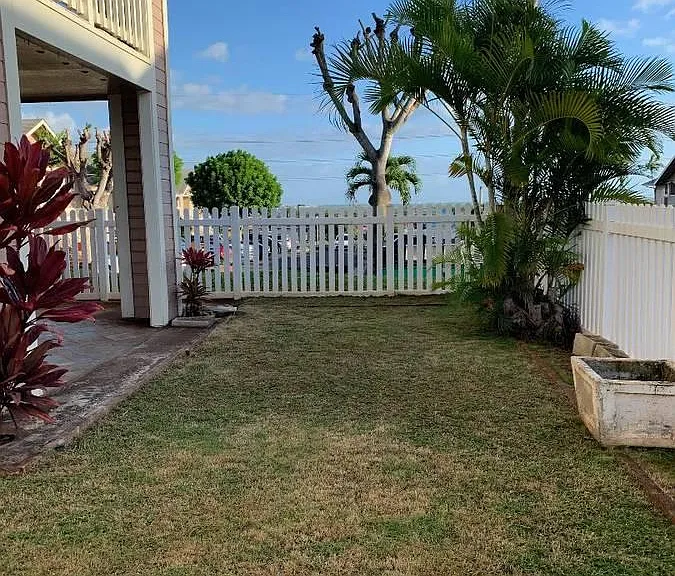You can set up here your grill and outdoor furniture and enjoy!
