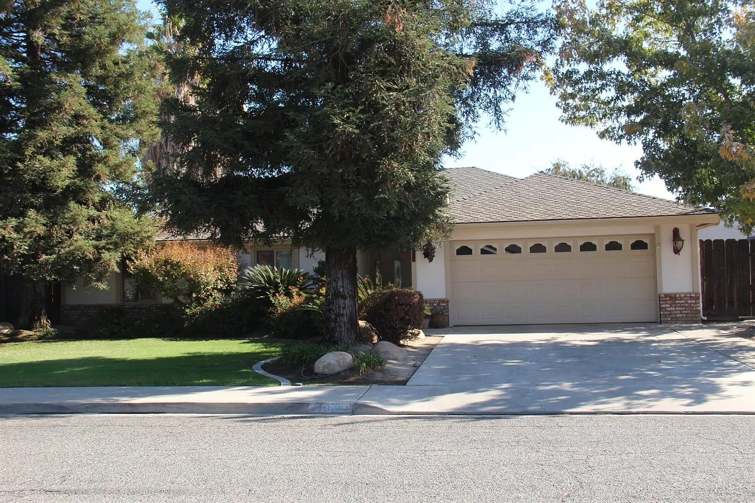 1010 N Bollinger Rd photo 1