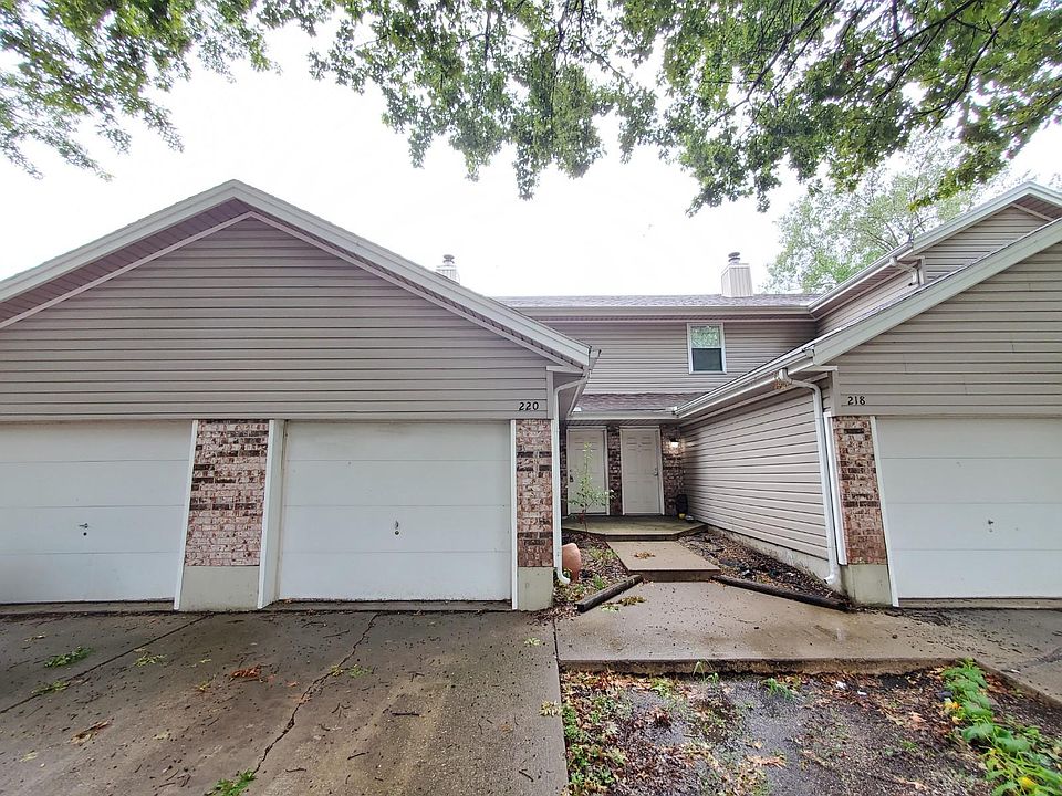 1st image of 220 NE Cedar Ct