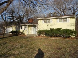 908 SW Mifflin Rd, Topeka, KS 66606