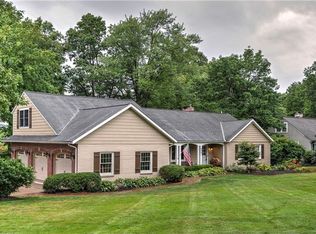 8461 Rockspring Dr, Chagrin Falls, OH 44023