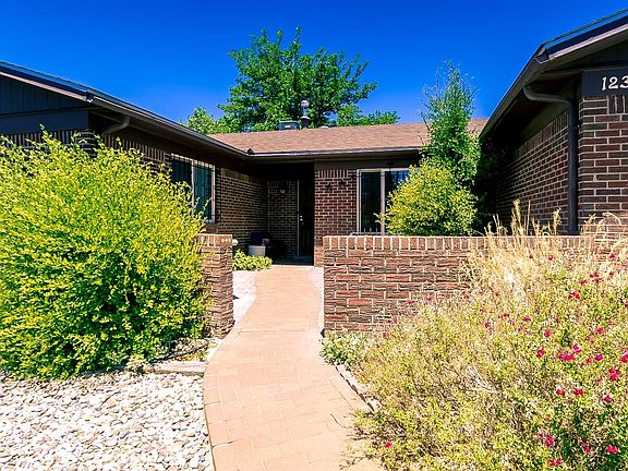 3rd image of 12329 Manitoba Dr NE
