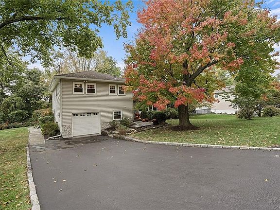 2nd image of 11 Leawood Dr