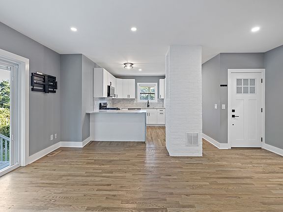 5th image of 301 Bruce Park Ave #B