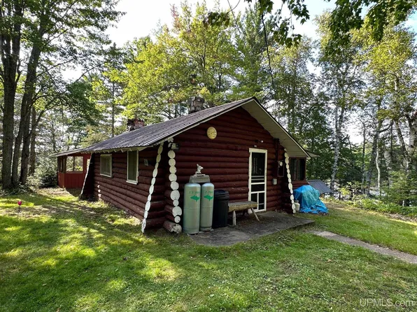 1475 Gold Mine Lake Rd, Ishpeming, MI 49849