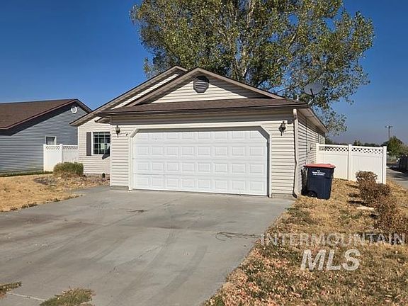 3rd image of 527 Cedarbrook Dr