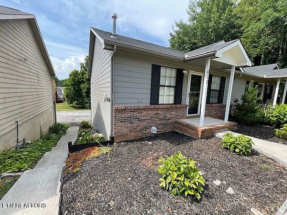 2nd image of 610 Shadywood Ln