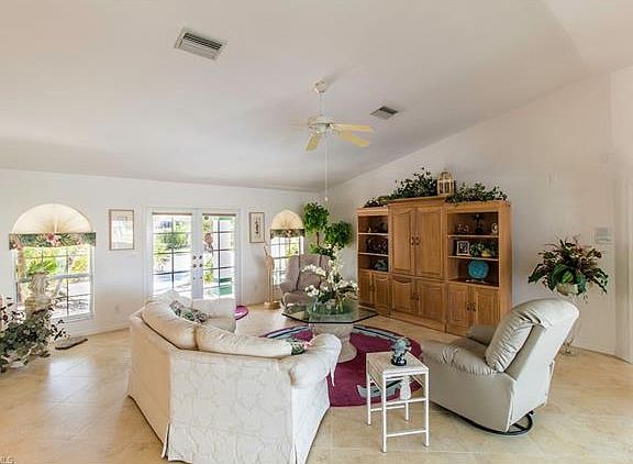 4th image of 1428 SE 11th Pl