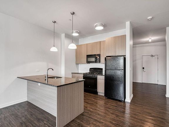 4th image of 2500 N Clybourn Ave APT 406