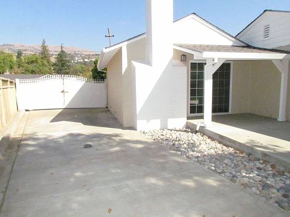 5th image of 419 Mahoney Dr