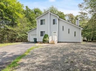 9197 Buttonwood Ct, Tobyhanna, PA 18466