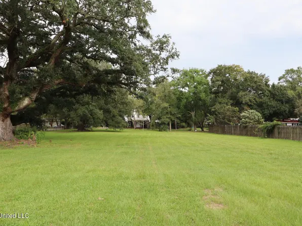 734 Market St #14, Pascagoula, MS 39567