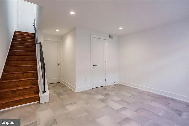 146 W Wildey St — Photo 18