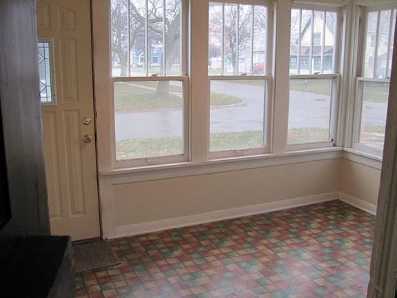 3rd image of 1003 3rd Ave S