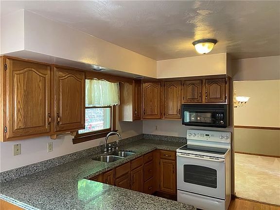 4th image of 229 Grandview Dr