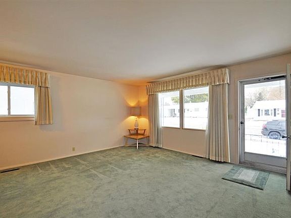 5th image of 4052 Winthrop Dr