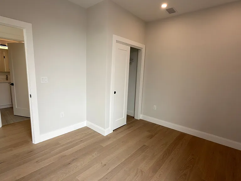 32 Orkney Rd #3D — Photo 14