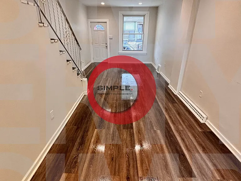 1146 Locust St — Photo 3