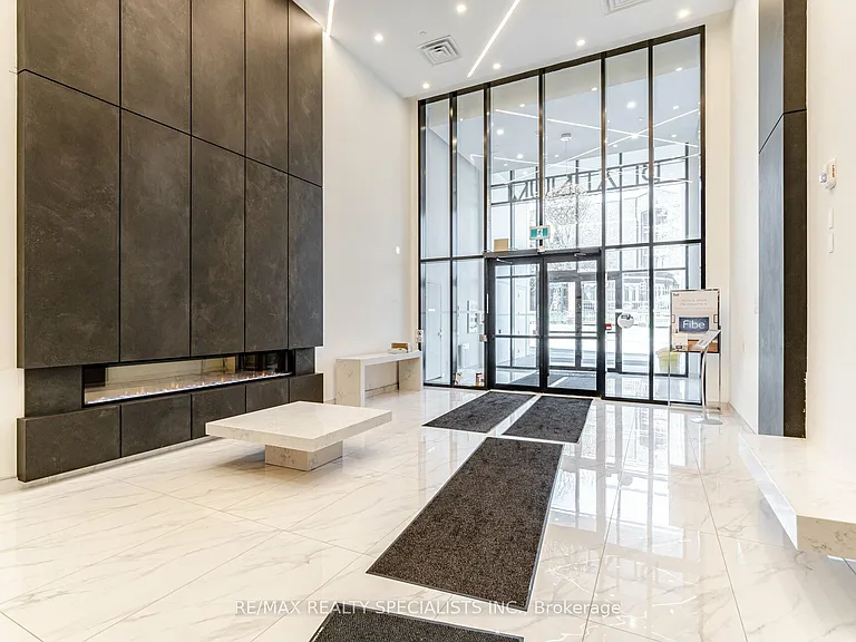 15 Queen St S #2206 — Photo 3