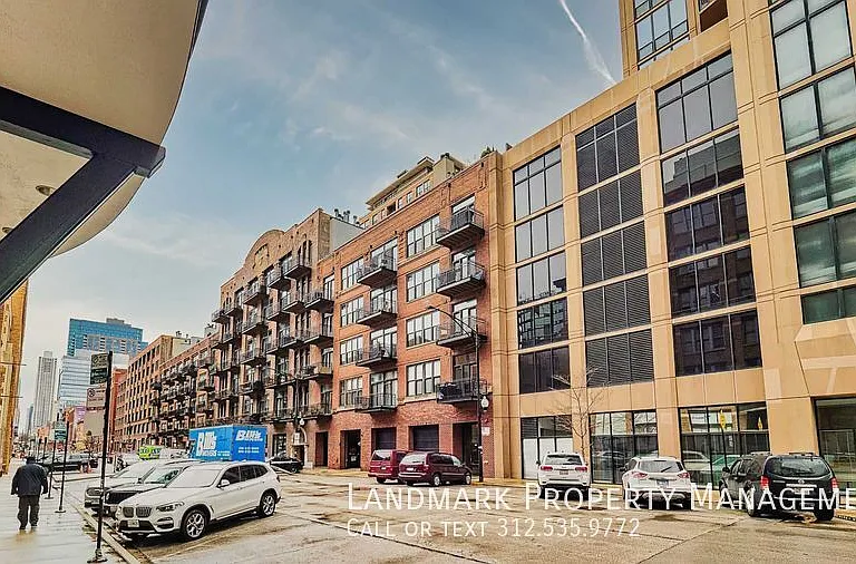 375 W Erie St #403 — Photo 26