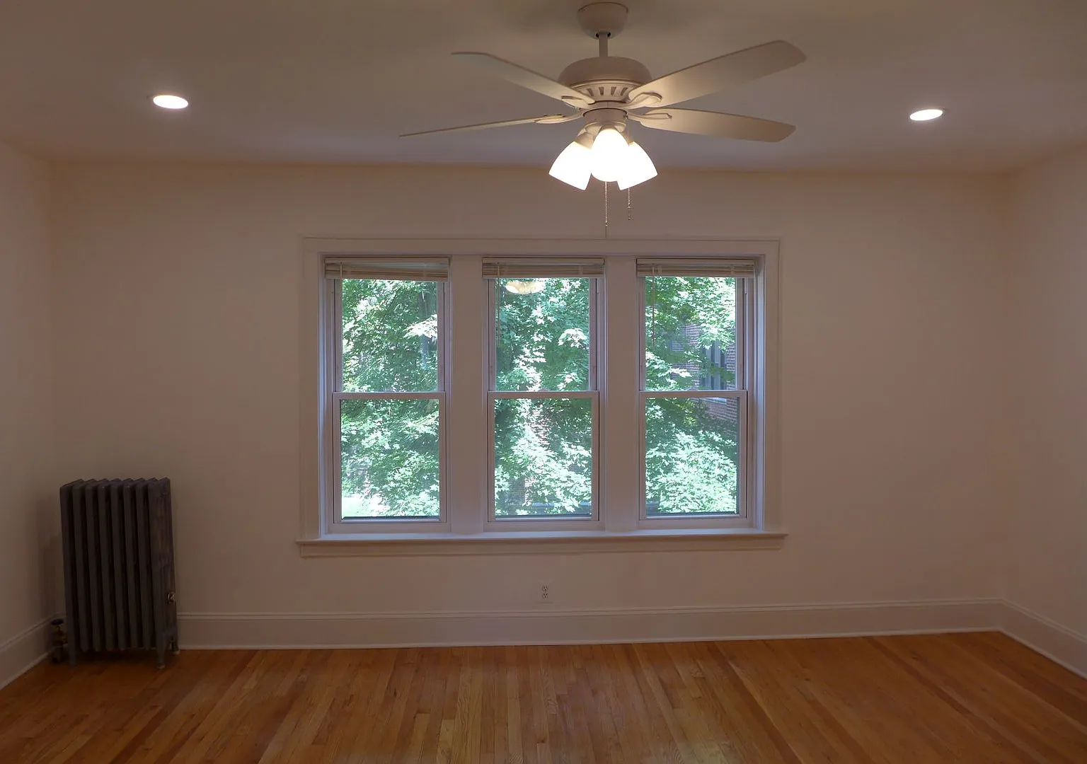 Linder/ Lawrence Apartments — Photo 4