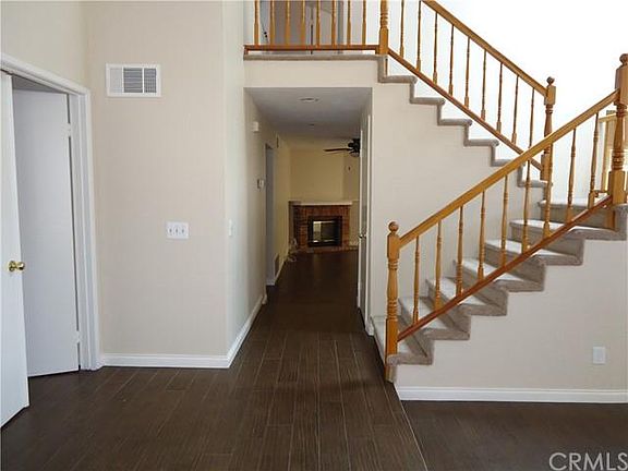 4th image of 26018 Eliot Ave