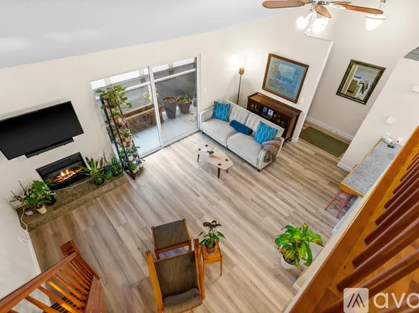 12037 100th Ave NE APT 202, Kirkland, WA 98034