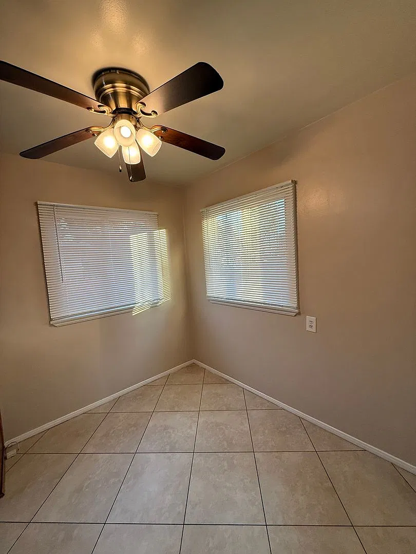 Charming 2 bedroom 1 bath, Monrovia — Photo 4