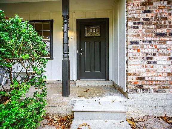 2nd image of 207 Westwood Pl