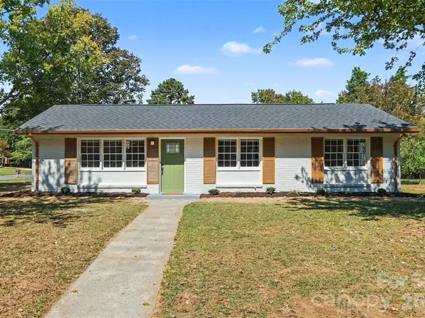3801 Hillock Ct, Charlotte, NC 28215