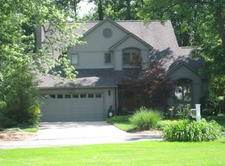 8101 Marshalsea Dr, Commerce Township, MI 48382