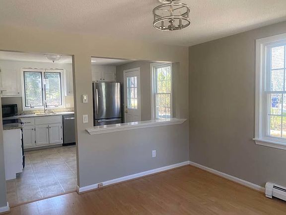 5th image of 37 Judy Ann Dr