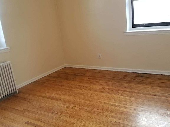 3rd image of 188-30 87th Dr #22