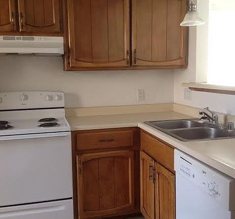 4th image of 1074 Roadrunner Ct