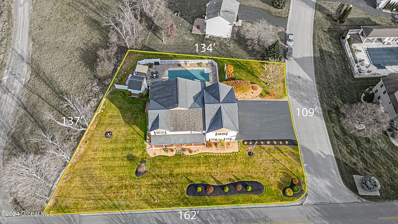 2nd image of 88 Colonial Road