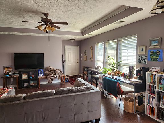 5th image of 525 Moorfield Ln