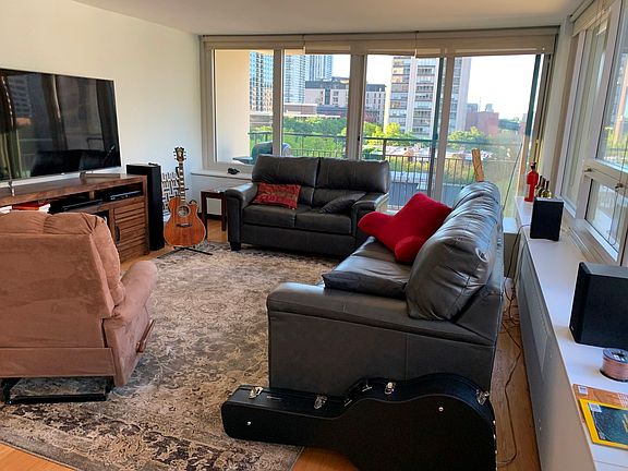 3rd image of 88 W Schiller St APT 601