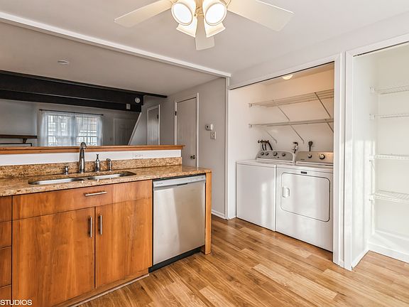 5th image of 517 Normandie Ln