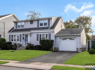 23 Schlosser Dr, Rochelle Park, NJ 07662