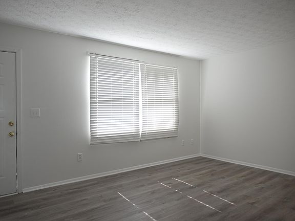 5th image of 263 Roswell Commons Cir