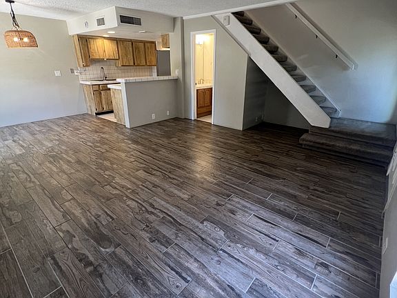 2nd image of 821 E North Ln Unit 2