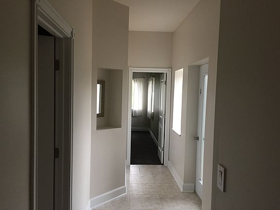 Hallway to bathroom/2 bedrms