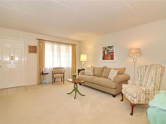 5th image of 821 Patricia Ave APT 207