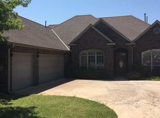 28 NW Heatherstone Dr, Lawton, OK 73505