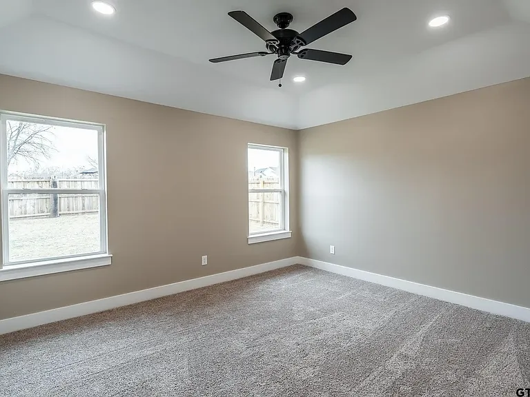 17115 Meadowview Ln — Photo 6