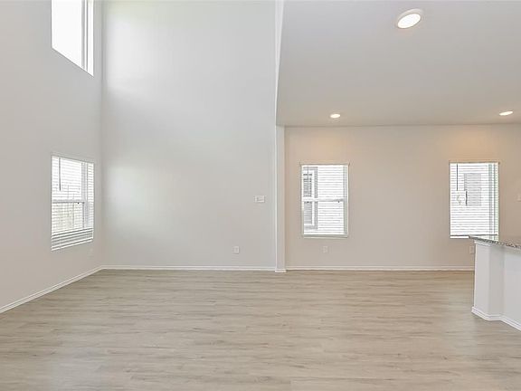 5th image of 15226 Estrella Ct W