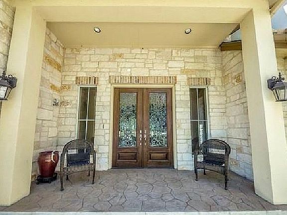 5th image of 614 Cambridge Dr