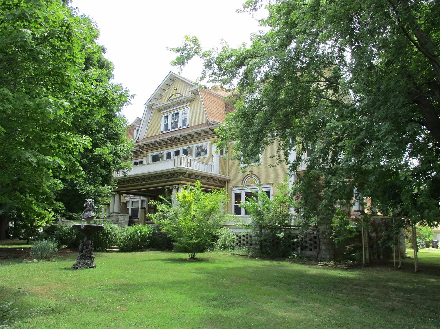 918 6th St, Oswego, KS 67356 Zillow